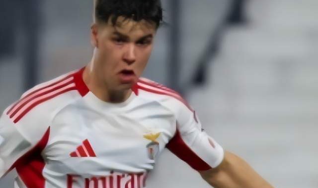 Kaiyun Sports-开云体育-2-1！穆帅有望逆袭：本菲卡不败差榜首7分，下轮赢波尔图或能争冠