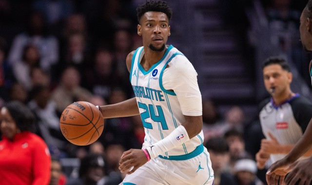 开云体育官方网址-各种铁还投得多！米勒全场手感冰凉 两分球7中0&amp;三分7中2