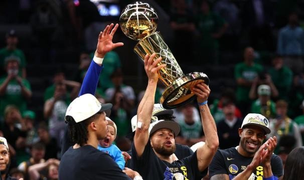 勇士在波士顿客场最终夺冠，打破尘封37年的纪录