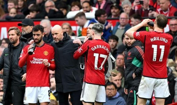 开云体育官方网-内维尔：曼联踢得太疯狂 不知滕哈赫给了什么指令