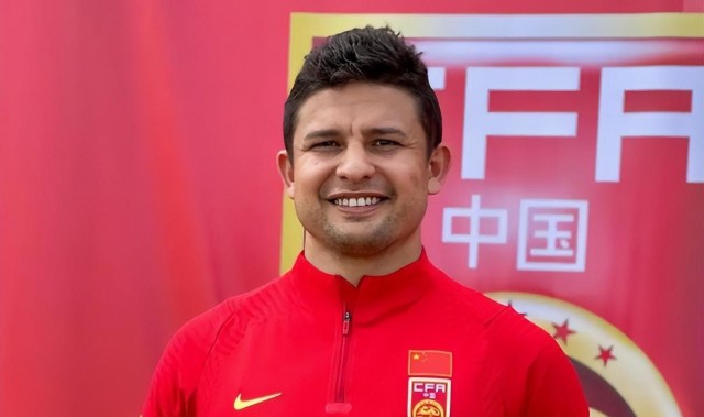 开云体育网页版入口-艾克森做出重要决定！晒出了自己曾效力球队的球衣，引发热议