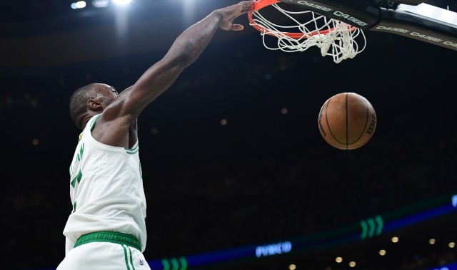 开云体育网页版入口-杰伦·布朗谈球队禁区得到76分：我们一直被诟病三分投得太多了