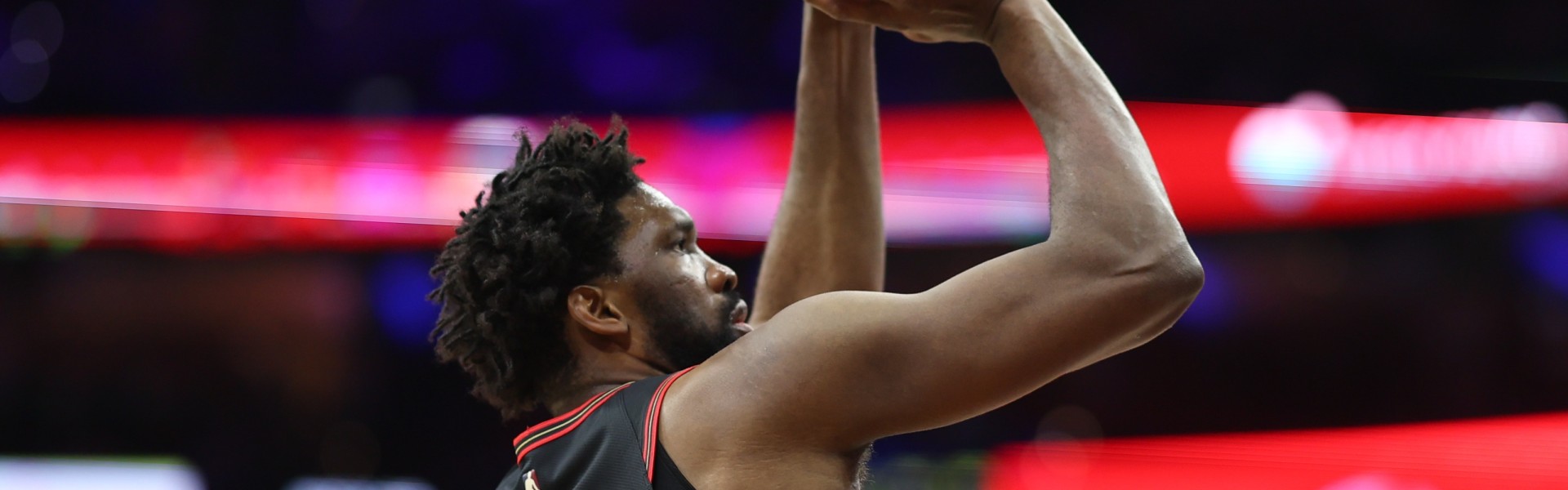 开云体育网页版入口-大帝回来了！恩比德本月5次砍下30+ 此前三个月合计仅3次