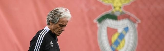 开云体育官方网-曾力压巴萨却难逃下课 本菲卡主帅被“联手做掉”