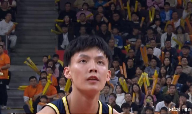 开云体育官方网址-两连败后！广东队变阵，杜锋召回张文逸，挤走徐杰，取代陈家政！