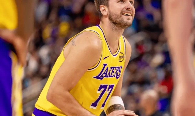 开云体育官方网址-得分手！东契奇目前连续21场20+、连续13场30+、连续3场40+