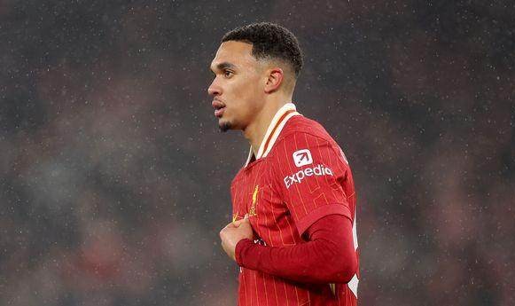 开云体育官方网-内维尔：阿诺德很难不分心 利物浦不会冬窗就卖他